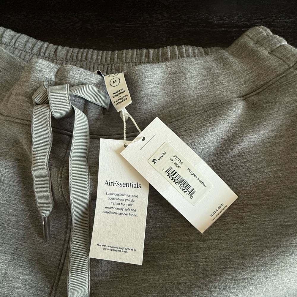 NWT SPANX Gray AirEssentials Joggers